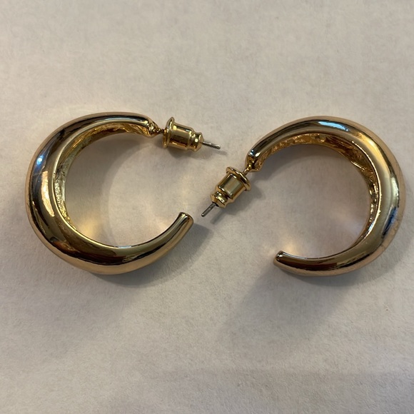 Nana Mac’s Gold Hoop - Picture 4 of 9